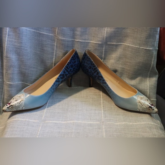 Reindee Lusion size 11 heels with snow leopard and blue leopard print - Picture 5 of 9
